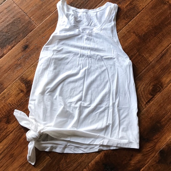 lululemon athletica Tops - EUC Lululemon bright white side tie size 8